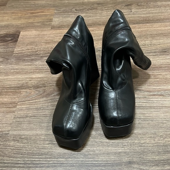 Black platform boots / 9 / Zip Up closure - Picture 1 of 5